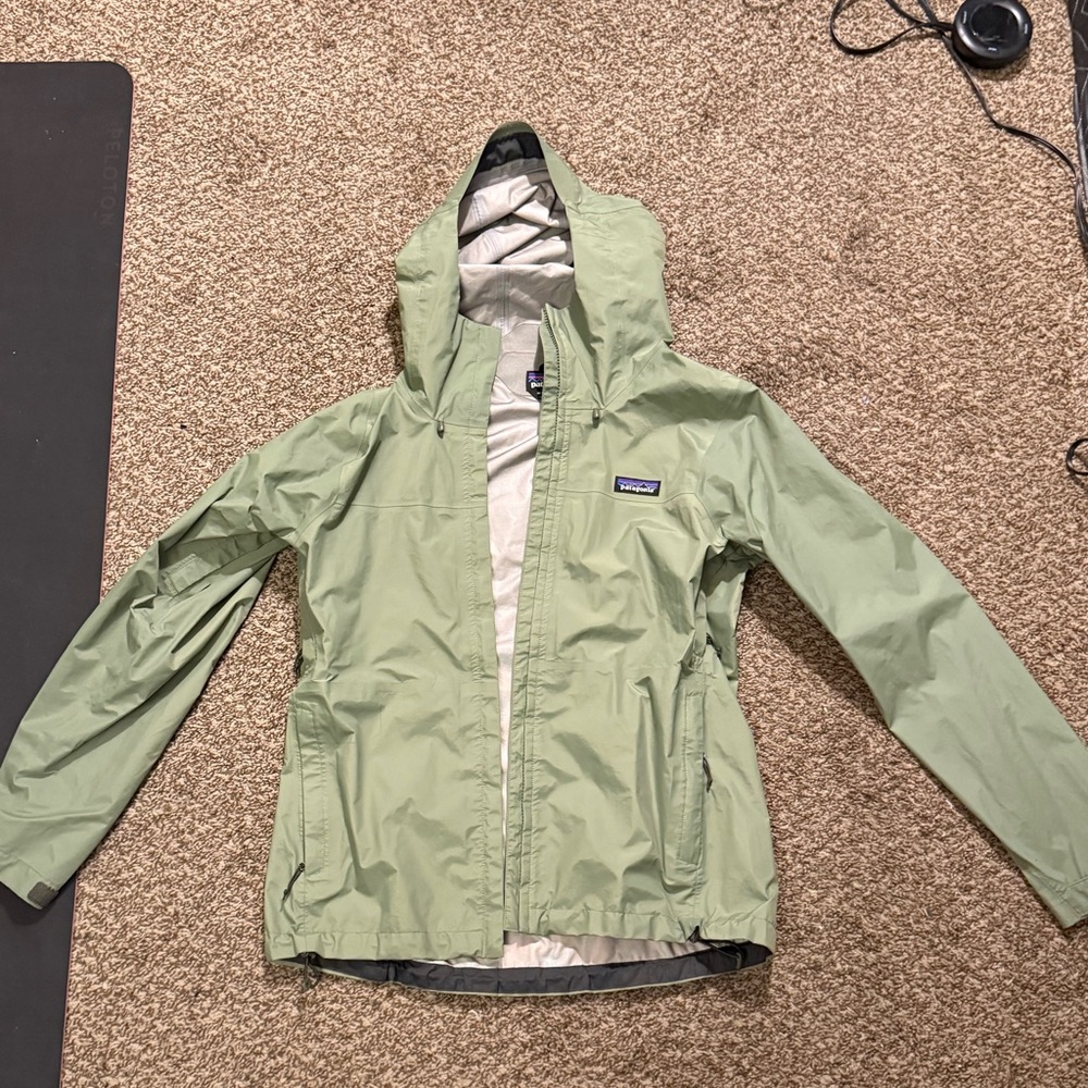 M Patagonia Green Rain Jacket (Hard Shell)